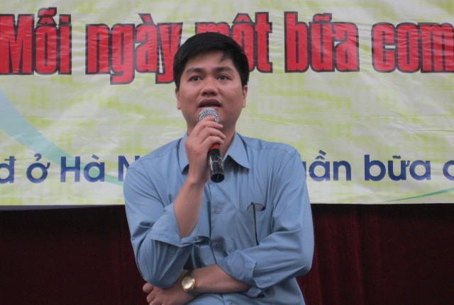 Ông Nguyễn Quốc Long, Trưởng ban Truyền thông, Báo điện tử Giáo dục Việt Nam chia sẻ với các bậc phụ huynh và các em học sinh về những khó khăn của học sinh vùng cao